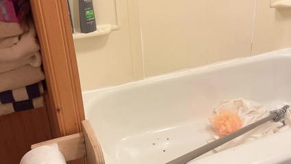 sweethanajapanese: Haha Pizzasını Pişiriyor Ve Sonra Amını Seli Boşaltıyor