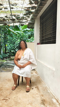 Pemotretan topless gadis india setelah pemotretan