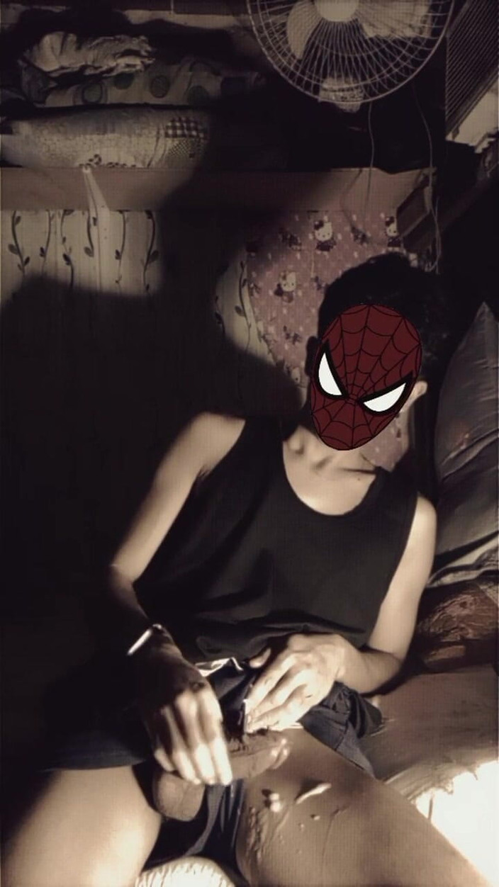 Sunflower Baby 69: 화장실에서 자위