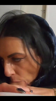 lanbe joote aur seksi kapre pahante samay meri daun jaiket par bahut saara viry