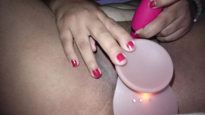 Stepmom_with_big_tits: Hebzuchtig poesje wil gepenetreerd worden tot orgasmes.