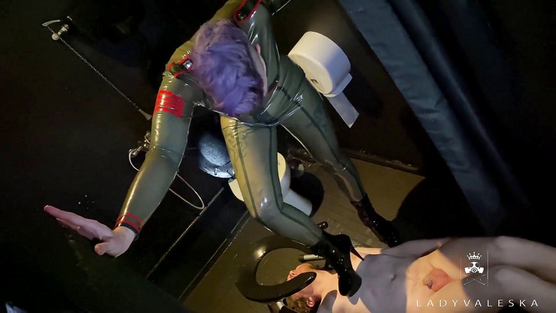 Lady Valeska: Bị trói với mật hoa vàng ấm áp