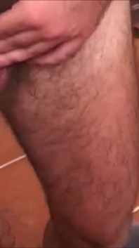 Il giovane vende una miLF arrapata e si diverte a farla venire