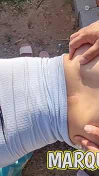 Pieprzyłem cipkę młodej dziewczyny, aż została wypełniona spermą - wewnętrzną spermą