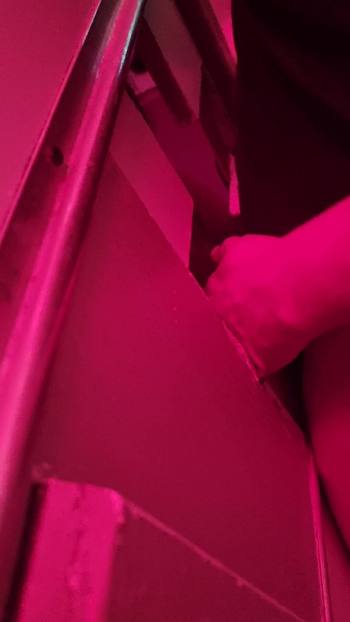 R b hubby: Ein weiterer gloryhole-fremder für die enge muschi der ehefrau