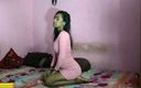 Indian Xshot: Desi Village de 18 ani iubită sex preludiu! Fată nouă desi...