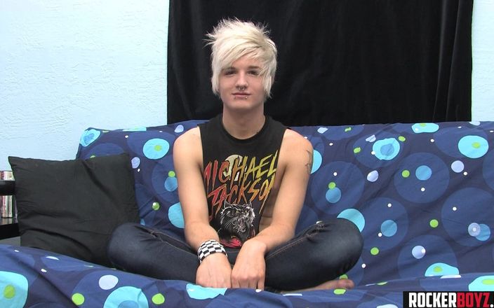 Rocker Boyz: Rocker Twink अपने अमेरिकी ट्विंक लंड को झटका देती है