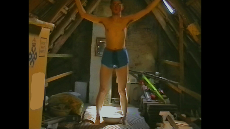 Mark Hannes: Моча в синие трусики