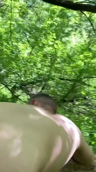 Sex im Wald, drei schwule Männer ficken ohne Kondom