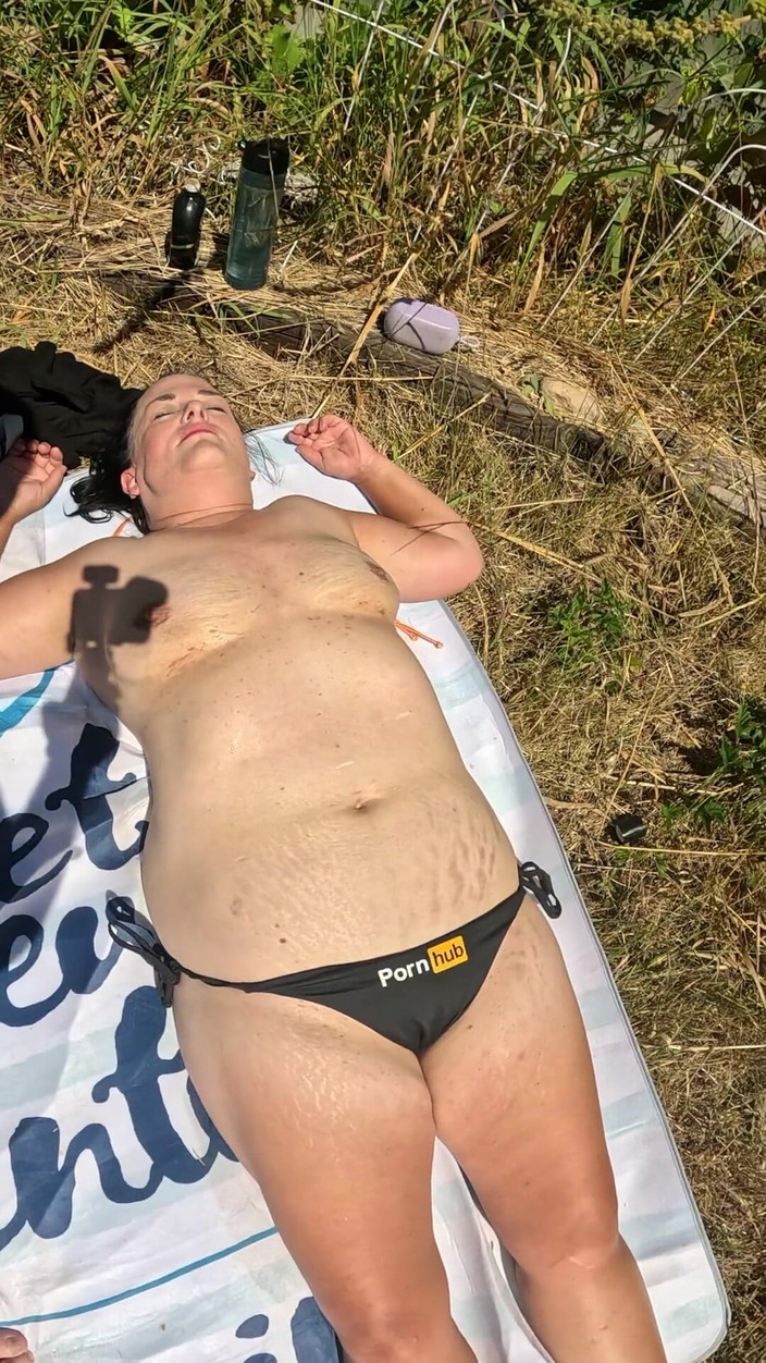 Homesteadmama: 裸の日光浴。他の人たちにもオフラインになって現実の生活を楽しむよう強く勧めたいです