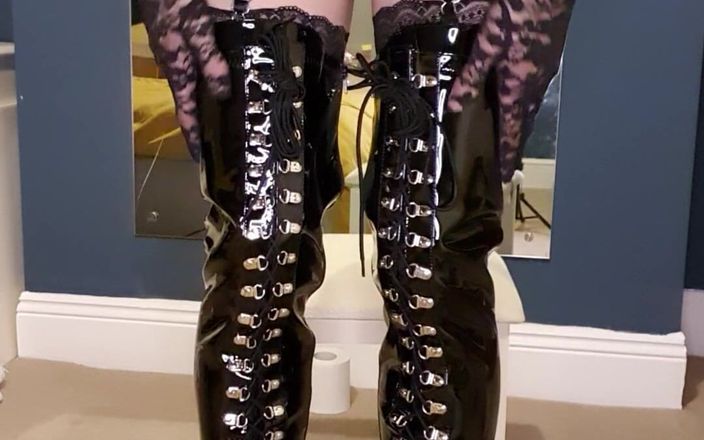 JessicaXD: Lingerie ungu dan sepatu bot pvc paha tinggi