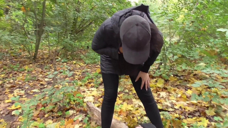 Femdom Austria: Spuck-session im wald