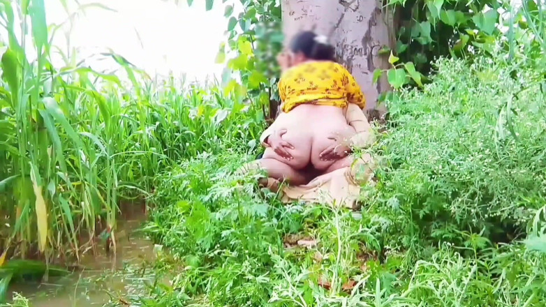 Abida sexy: Rainy season in the fields, a very big ball, it...