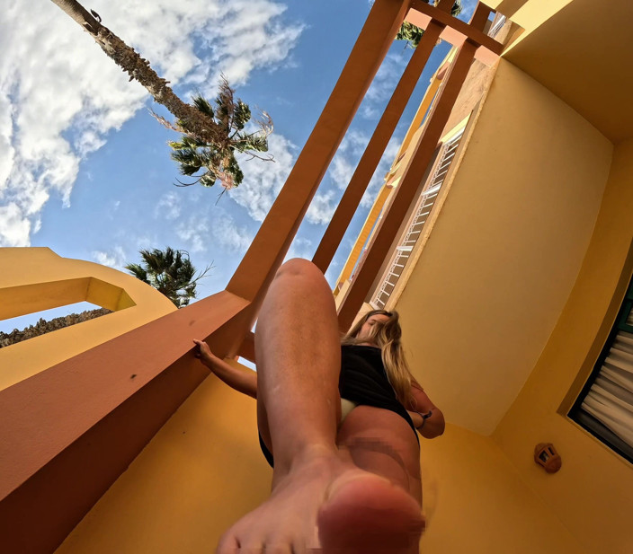 Emma Voyeur: Barefoot Goddess: Outdoor JOI &amp; Foot Worship Domination