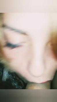 Un bel momento con una splendida ragazza con le trecce