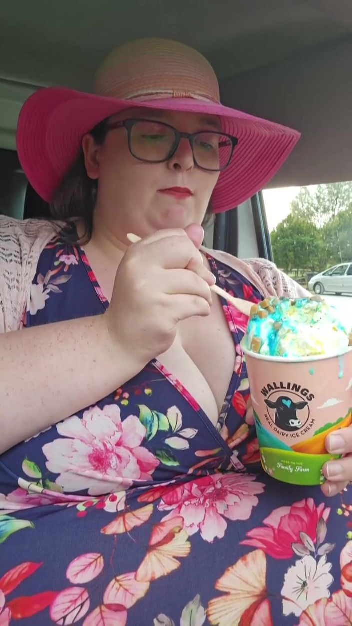 SSBBWLadyBrads: Snězme zmrzlinu