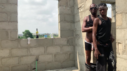 Dickass3x: Potkala ho v nedostavné budově, pak ho připnula ke zdi,...