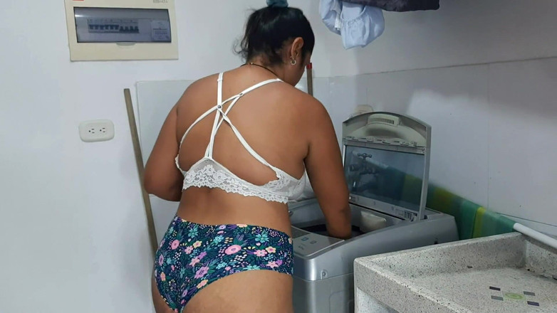 Aly Denali: Üvey anne, ne kadar lezzetli bir amcığın var.