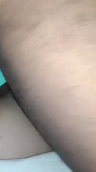 Chica dulce traviesa pidió dos pollas