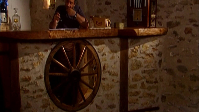 Erotic Club: Cewek pirang nyepong kontol sambil di-fingering sampai orgasme