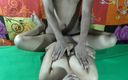 Konika: Indisk styvfar knullar sin styvdotter i klart hindhi -ljud