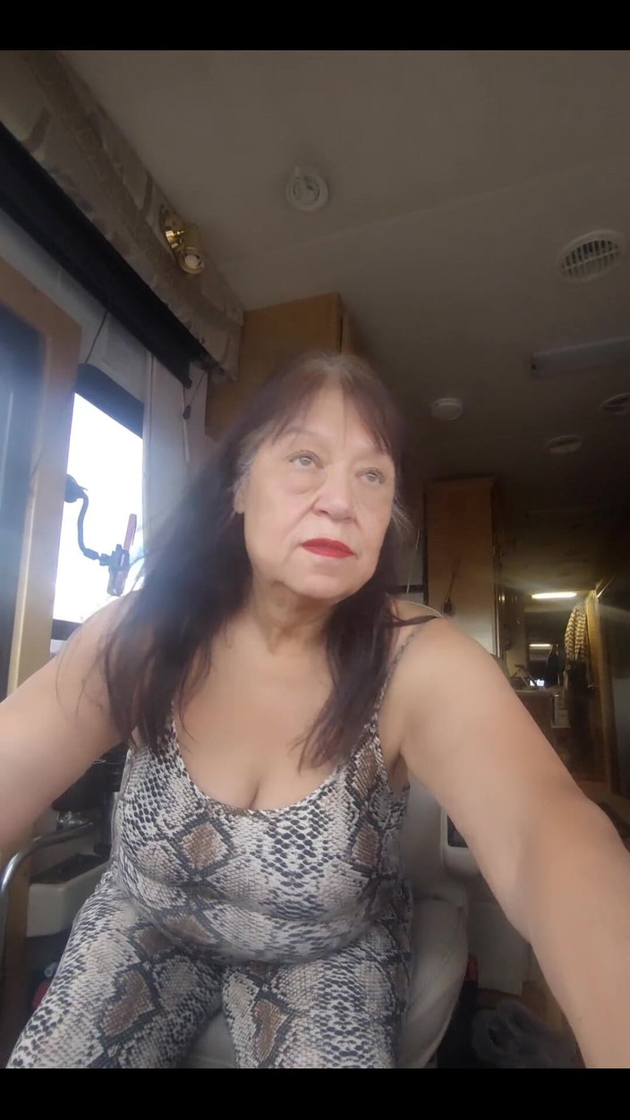 Zilah Luz: Xem thêm vú