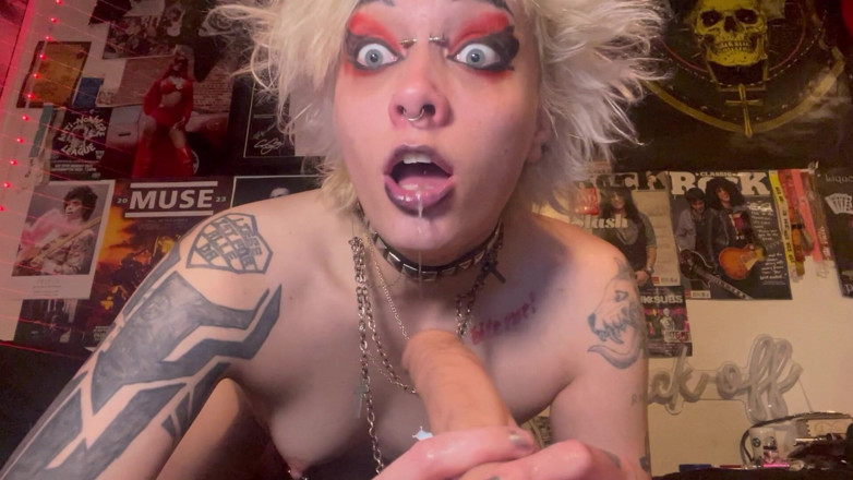 Glitterqueen1999: Adik tiri deepthroat zakar abang tiri
