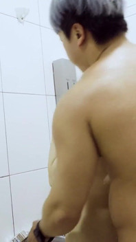 ยูลี่ถูกเย็ดแรง ๆ ในหนังโป๊เรื่องแรกที่ไม่มีสคริปต์