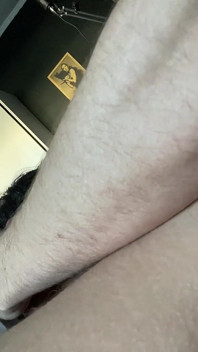 Une papi latino avale une énorme éjac par une grosse bite blanche