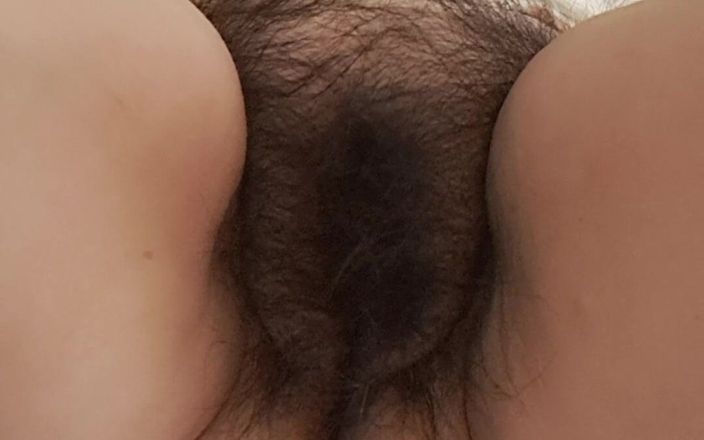 Mommy big hairy pussy: Vクローズアップ剛毛マンコ