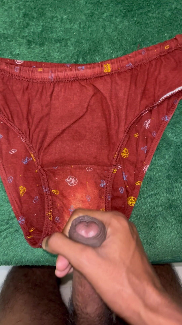 Cumlover35804: Je me suis débarrassé du stress en masturbant la culotte...