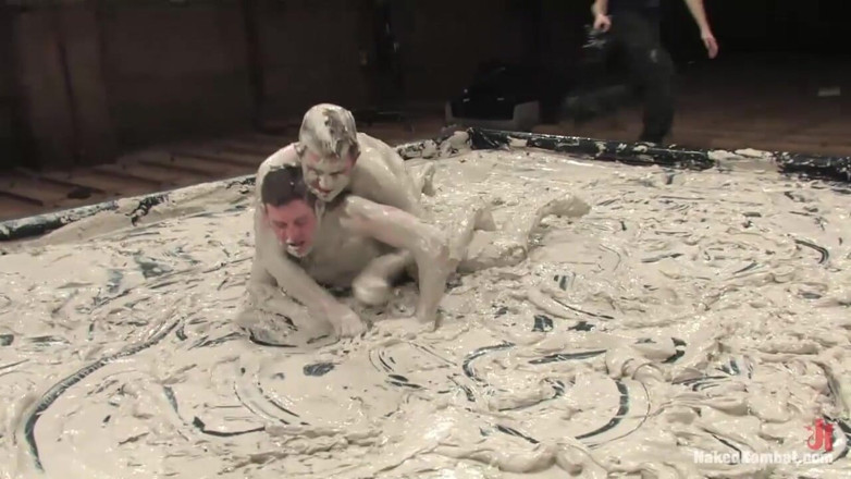 Naked Kombat: din takar banaam jems haimiltan kichar maich