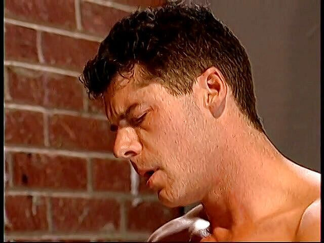 Old Good Porn: 天然奶子红发婊子在办公室桌子上勾引男人