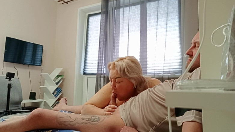 Zona901: Riempio la bocca della mia matrigna di sborra calda e...