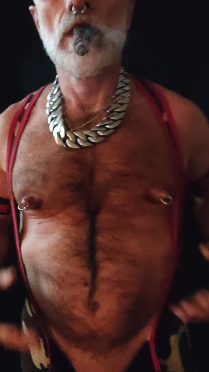 MusclesCigarsFFPig: Muping núm vú trong khi hút thuốc gar