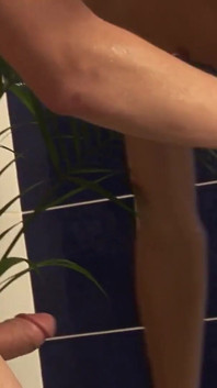 Videoclip exclusiv Fără prezervativ: Bruno sexy suge pula iubitului în cadă
