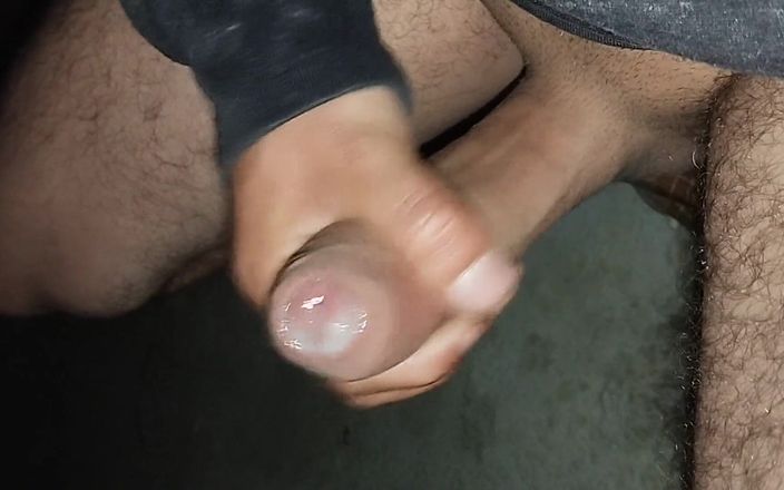 Charrterr: Tôi thích thủ dâm ngoài trời