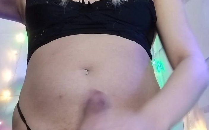 Sol Sortino: Abspritzen in tanga
