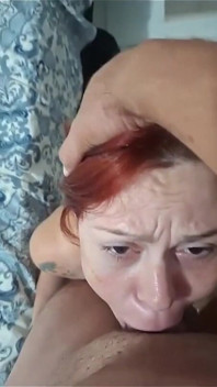 빨간 머리의 입을 따먹고 내 자지를 목구멍에 쑤셔