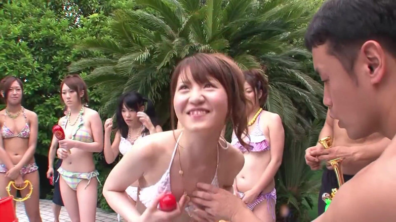 Japan X: Swimming pool outdoor action with hairy Asian babes