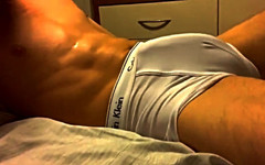 Franchesco Virgolini: Un tip sexy ejaculează peste corpul slab