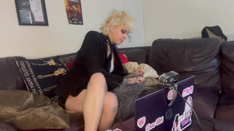Glitterqueen1999: ゴスは心臓の痛みと自己救生による心肺復生