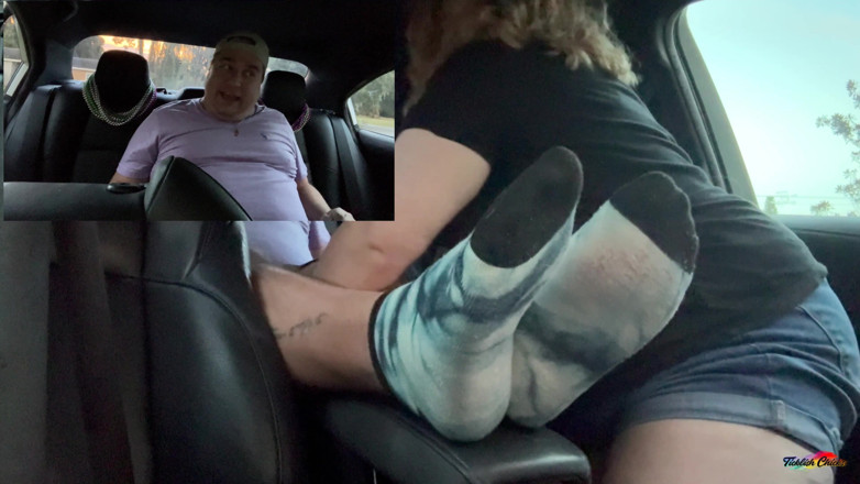 Ticklish Chicks: Snyft: Heather îl gâdilă pe Matt