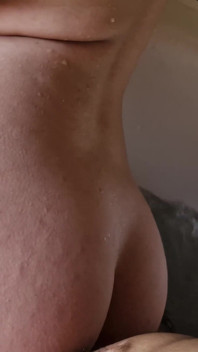 Une latina à gros cul se fait baiser dans le jacuzzi