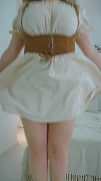 An Elegant Wife Puts on a New Outfit for Her Enormous Breasts.