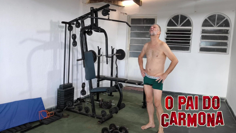 Carmona's father: 벌거벗은 채로 훈련하다가 카르모나는