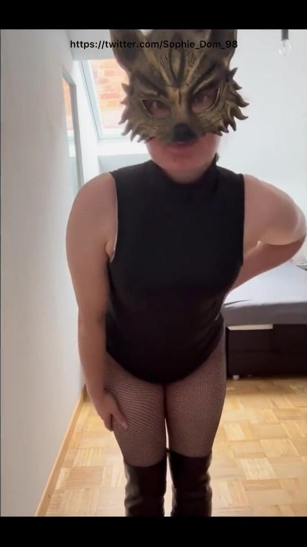 I want to play with you in my bed (Dom Sophie 98)