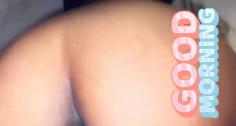 Fijii pornbox: Co tlustý zadek udělá s velkým černým pérem Lol Vše bude...