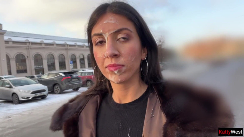 Katty West: Dziewczyna zgodziła się chodzić z nieznajomym spermą na twarzy - Cumwalk