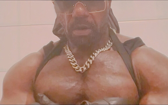 Black mature kinky muscle: Duży klatka piersiowa czarny mięsień ojczym sikora i kutas grać
